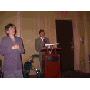 Photo 18: Coordinateur National de NEADS, Frank Smith, présentant au banquet de la conférence.